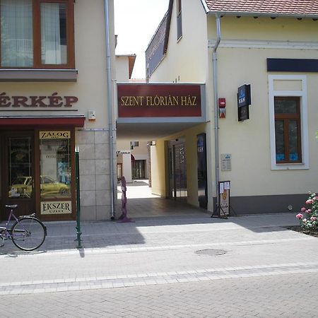 Mediterran Szallas Gyula Zewnętrze zdjęcie