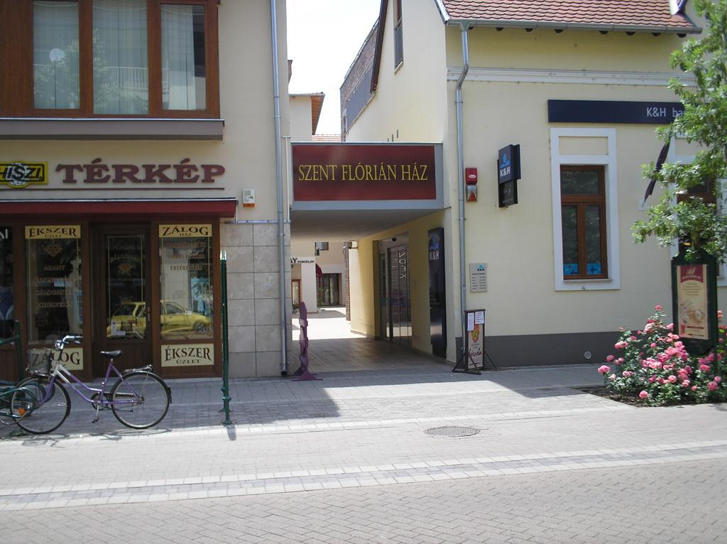 Mediterran Szallas Gyula Zewnętrze zdjęcie